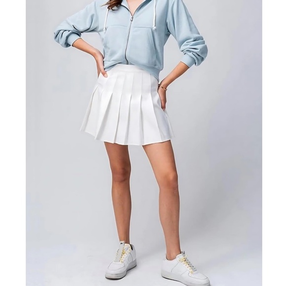 Women's Pleated Tennis Skirts High Waisted with Shorts Size Medium - Picture 4 of 6